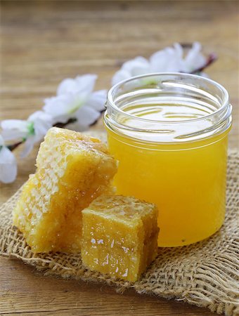 simsearch:400-06640106,k - natural organic honey in the comb on a wooden background Stock Photo - Budget Royalty-Free & Subscription, Code: 400-07747859