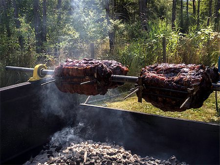 Huge roast beef bbq at a Fall Fair. Foto de stock - Super Valor sin royalties y Suscripción, Código: 400-07749624