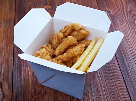 simsearch:400-06333295,k - Fries  and Chicken Nuggets.closeup in take-out box Photographie de stock - Aubaine LD & Abonnement, Code: 400-07754467