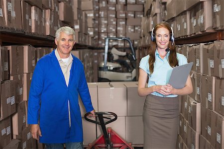 simsearch:400-07750413,k - Warehouse manager walking with foreman pulling trolley in a large warehouse Photographie de stock - Aubaine LD & Abonnement, Code: 400-07750357