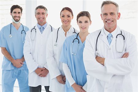 simsearch:400-06799497,k - Smiling doctors all standing together and looking at the camera Stockbilder - Microstock & Abonnement, Bildnummer: 400-07752077