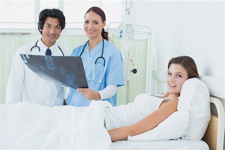 simsearch:400-07778150,k - Nurse and doctor with x-ray looking at the camera Stock Photo - Budget Royalty-Free & Subscription, Code: 400-07752109
