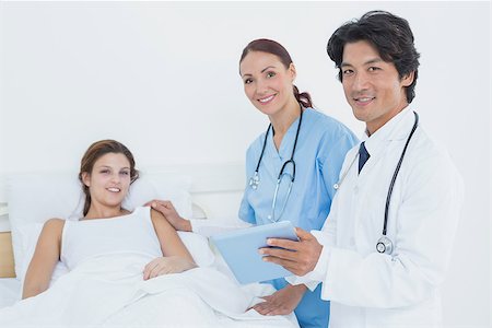 simsearch:685-02938526,k - Doctor looking at the camera along with nurse and patient Stock Photo - Budget Royalty-Free & Subscription, Code: 400-07752102