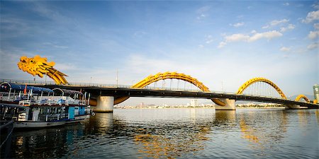 Dragon bridge cross Han river with reflection at Danang city, Vietnam in August 15th 2014 Foto de stock - Super Valor sin royalties y Suscripción, Código: 400-07776558