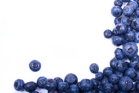 photos of blueberries for kitchen - frame of ripe blueberries on a white background with water drops. space for text on the left. Foto de stock - Super Valor sin royalties y Suscripción, Código: 400-07776753