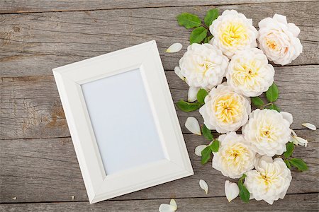 simsearch:400-08298802,k - Blank photo frame and white roses over wooden table background Photographie de stock - Aubaine LD & Abonnement, Code: 400-07776901