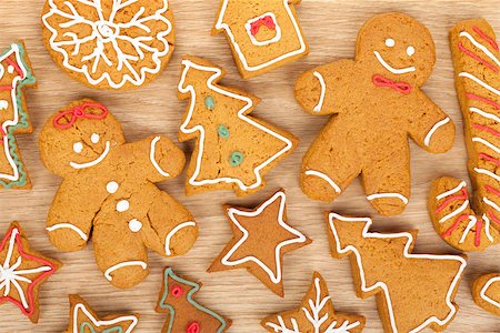simsearch:400-07175496,k - Homemade various christmas gingerbread cookies on wooden background Fotografie stock - Microstock e Abbonamento, Codice: 400-07776929