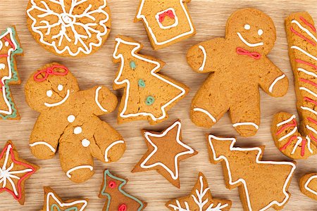 simsearch:400-05736949,k - Homemade various christmas gingerbread cookies on wooden background Foto de stock - Super Valor sin royalties y Suscripción, Código: 400-07776929