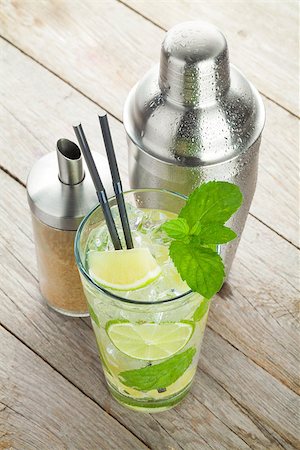 simsearch:659-08939952,k - Fresh mojito cocktail and bar utensils on wooden table Photographie de stock - Aubaine LD & Abonnement, Code: 400-07776951