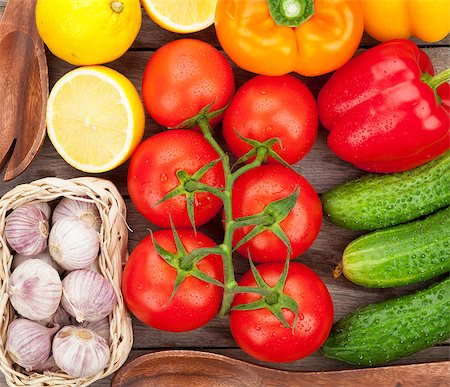 simsearch:400-04804401,k - Fresh ripe vegetables on wooden table Foto de stock - Super Valor sin royalties y Suscripción, Código: 400-07776967