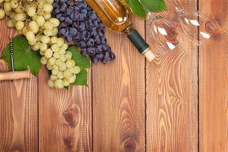 simsearch:400-08110621,k - White wine bottle and bunch of grapes on wooden table background with copy space Stock Photo - Budget Royalty-Free & Subscription, Code: 400-07776974