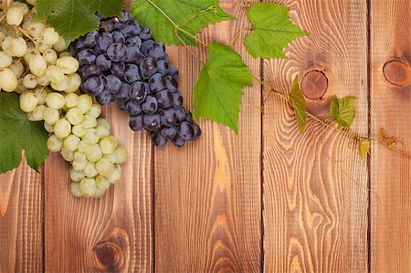 simsearch:400-08110621,k - Bunch of red and white grapes on wooden table background with copy space Stock Photo - Budget Royalty-Free & Subscription, Code: 400-07776973