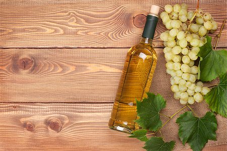 simsearch:400-08110621,k - White wine bottle and bunch of white grapes on wooden table background with copy space Stock Photo - Budget Royalty-Free & Subscription, Code: 400-07776984