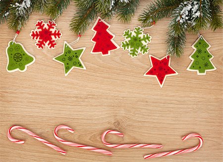simsearch:400-07299371,k - Christmas fir tree, candy cane and decor on wooden board with copy space Foto de stock - Super Valor sin royalties y Suscripción, Código: 400-07777025