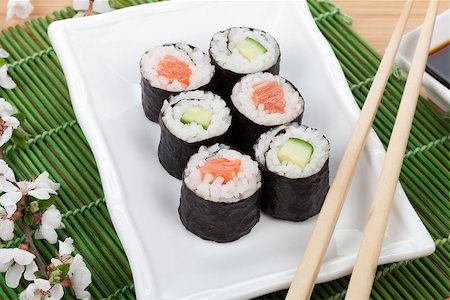 simsearch:400-08072780,k - Sushi maki set with fresh sakura branch over bamboo table Photographie de stock - Aubaine LD & Abonnement, Code: 400-07777056