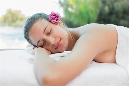 Side view of a beautiful young woman lying on massage table at spa center Photographie de stock - Aubaine LD & Abonnement, Code: 400-07777296