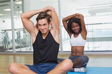simsearch:400-07777565,k - Fit couple warming up on exercise mats at the gym Stockbilder - Microstock & Abonnement, Bildnummer: 400-07777555
