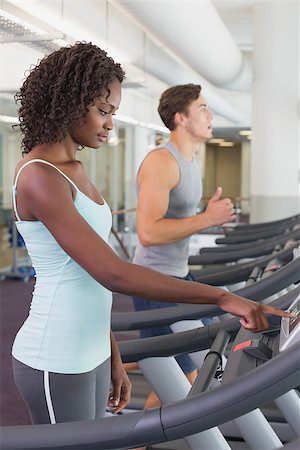 simsearch:400-07777565,k - Fit people running on treadmills at the gym Stockbilder - Microstock & Abonnement, Bildnummer: 400-07777582