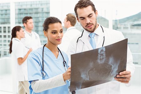 simsearch:400-07778150,k - Male and female doctors examining x-ray in the medical office Stock Photo - Budget Royalty-Free & Subscription, Code: 400-07778178