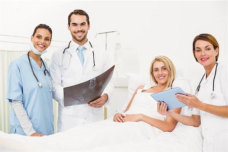 simsearch:400-07778150,k - Portrait of doctors and patient with x-ray in the hospital Stock Photo - Budget Royalty-Free & Subscription, Code: 400-07778214