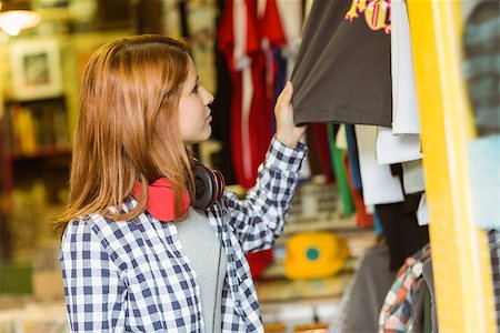 simsearch:400-07778671,k - Hipster redhead looking at clothes in the store Fotografie stock - Microstock e Abbonamento, Codice: 400-07778581