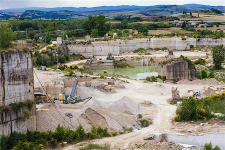 Serre di Rapolano, Siena province, Tuscany. Industry of Travertino marble Photographie de stock - Aubaine LD & Abonnement, Code: 400-07771148