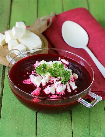 rote-beete-suppe - vegetable cream soup of beetroot with soft goat cheese Stockbilder - Microstock & Abonnement, Bildnummer: 400-07771226