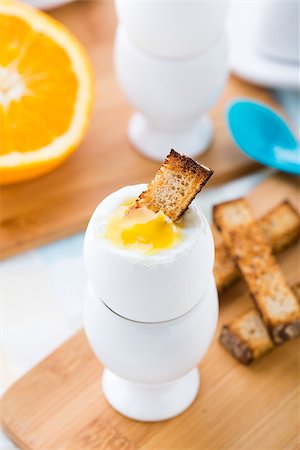 simsearch:400-08338441,k - Breakfast with soft boiled eggs and  toast soldiers Stockbilder - Microstock & Abonnement, Bildnummer: 400-07771232