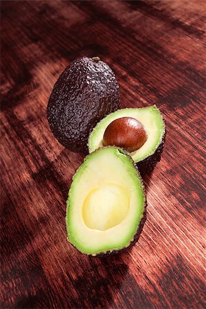 simsearch:400-06457388,k - Perfect ripe cut avocados on wooden background. Culinary healthy eating. Photographie de stock - Aubaine LD & Abonnement, Code: 400-07771442