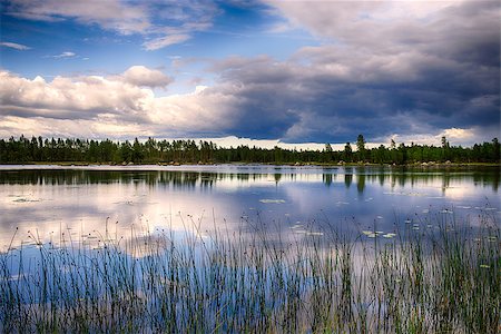 A beautiful lake in Sweden with cloud's reflection Foto de stock - Super Valor sin royalties y Suscripción, Código: 400-07771533