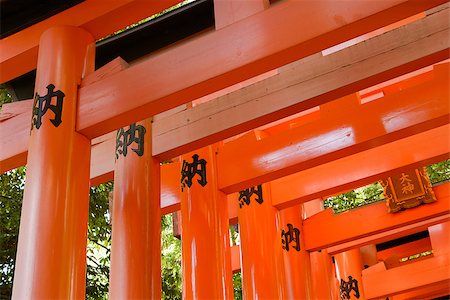 simsearch:400-07771861,k - Otorii partial close-up of otorii in Fushimi Inari Taisha Shrine in Kyoto, Japan. Foto de stock - Super Valor sin royalties y Suscripción, Código: 400-07771861