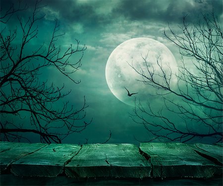 Halloween background. Spooky forest with full moon and wooden table Photographie de stock - Aubaine LD & Abonnement, Code: 400-07772190