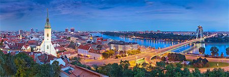 simsearch:400-08694452,k - Panoramic image of Bratislava, the capital city of Slovak Republic. Foto de stock - Super Valor sin royalties y Suscripción, Código: 400-07772657