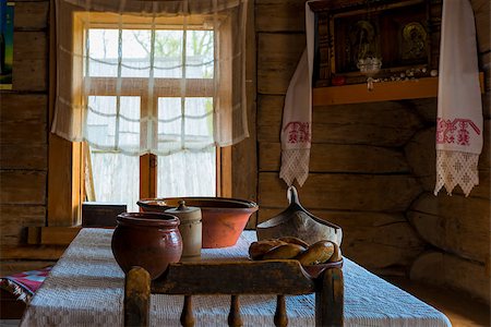 simsearch:400-07576056,k - wooden utensils on the table Russian hut Foto de stock - Super Valor sin royalties y Suscripción, Código: 400-07772718