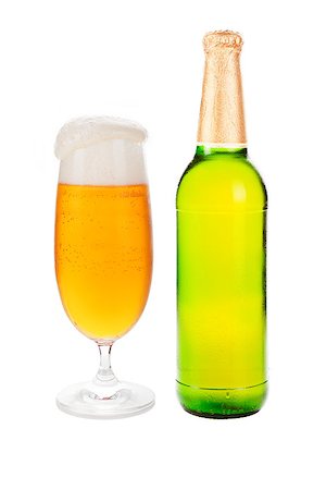 simsearch:659-03527532,k - Beer bottle and full glass isolated on white background. Foto de stock - Super Valor sin royalties y Suscripción, Código: 400-07772889