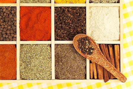 simsearch:400-04047920,k - Cooking condiments. Pepper, oregano, cloves, cumin, cinnamon in wooden shelves, top view. Stock Photo - Budget Royalty-Free & Subscription, Code: 400-07772897
