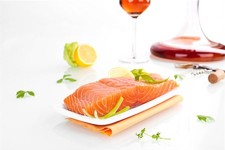 simsearch:649-07436463,k - Delicious fresh salmon steak arrangement with lemon, parsley and wine isolated on white background. Foto de stock - Super Valor sin royalties y Suscripción, Código: 400-07772900