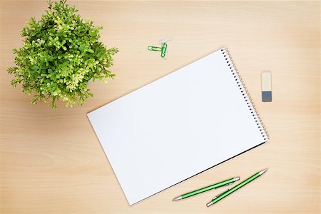 simsearch:400-07481880,k - Blank notepad, pen and flower on wooden table. View from above Fotografie stock - Microstock e Abbonamento, Codice: 400-07773112