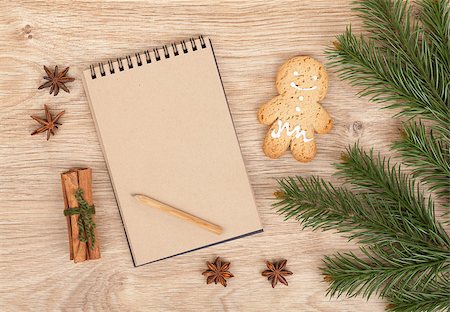 simsearch:400-07299371,k - Christmas fir tree, gingerbrean man and blank notepad for copy space Foto de stock - Super Valor sin royalties y Suscripción, Código: 400-07773171