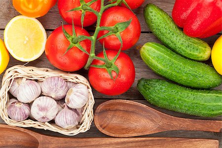 simsearch:400-04804401,k - Fresh ripe vegetables on wooden table Foto de stock - Super Valor sin royalties y Suscripción, Código: 400-07773218