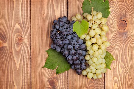 simsearch:400-08110621,k - Bunch of red and white grapes on wooden table background with copy space Stock Photo - Budget Royalty-Free & Subscription, Code: 400-07773235