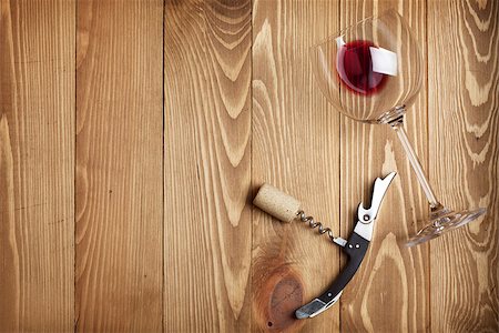 simsearch:400-07933837,k - Red wine glass, corkscrew and wine cork on wooden table background with copy space Stockbilder - Microstock & Abonnement, Bildnummer: 400-07773287
