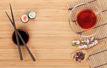 simsearch:400-08072780,k - Sushi maki set, herbal tea and sakura branch over bamboo table with copy space Stockbilder - Microstock & Abonnement, Bildnummer: 400-07773311