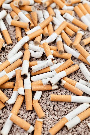 simsearch:400-06876304,k - Ashtray full of smoked fallen cigarettes in the sand Stockbilder - Microstock & Abonnement, Bildnummer: 400-07794466