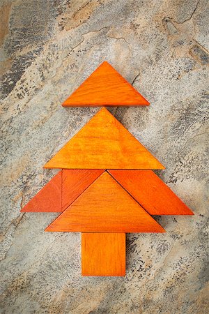 simsearch:400-07774007,k - abstract picture of a Christmas tree built from seven tangram wooden pieces over a slate rock background, Christmas holiday concept, artwork created by the photographer Foto de stock - Royalty-Free Super Valor e Assinatura, Número: 400-07794796