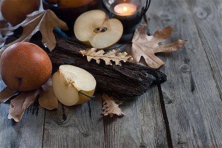 simsearch:400-07932348,k - Ripe asian pears, lantern with candle and fall leaves on wooden table. Autumn concept. Selective focus. Foto de stock - Super Valor sin royalties y Suscripción, Código: 400-07795849