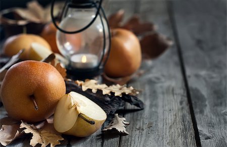 simsearch:400-06953045,k - Ripe asian pears, lantern with candle and fall leaves on wooden table. Autumn concept. Selective focus. Copyspace background. Stockbilder - Microstock & Abonnement, Bildnummer: 400-07795854