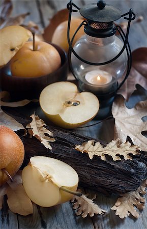 simsearch:400-07932348,k - Ripe asian pears, lantern with candle and fall leaves on wooden table. Autumn concept. Selective focus. Foto de stock - Super Valor sin royalties y Suscripción, Código: 400-07795852