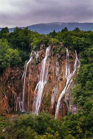 simsearch:400-06767512,k - Waterfall in Plitvice Lakes National Park, Croatia Fotografie stock - Microstock e Abbonamento, Codice: 400-07796182