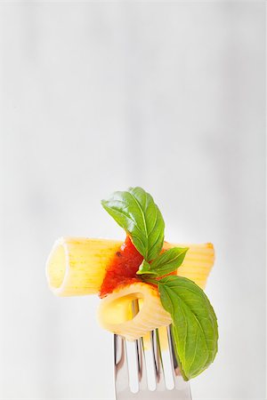 Pasta with Tomato Sauce and Basil on a Fork. Italian food. Mediterranean cuisine Stockbilder - Microstock & Abonnement, Bildnummer: 400-07796569